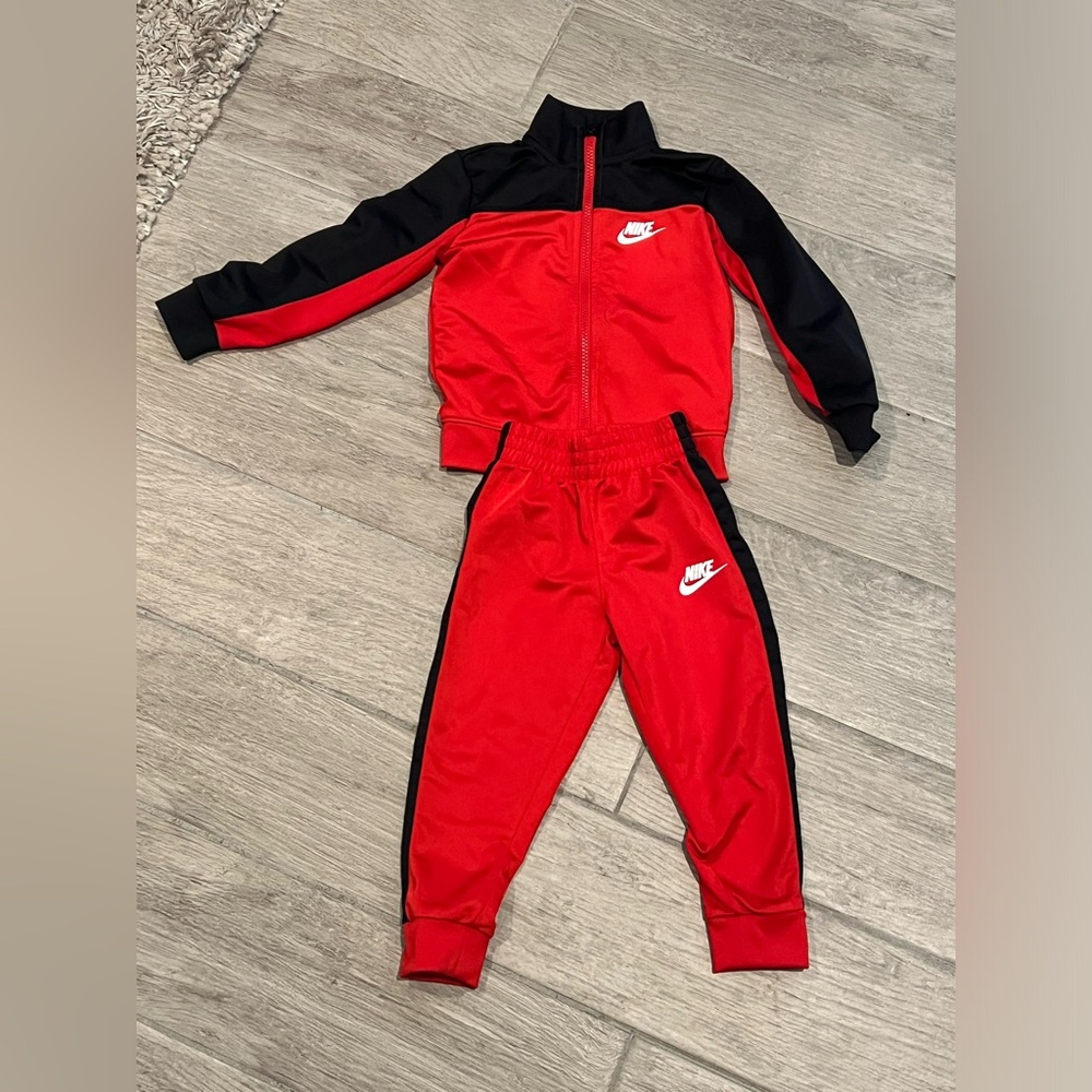 NIKE Toddler Sweatsuit 3T